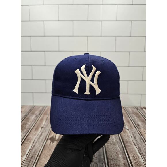 Youth Nike New York Yankees Vintage Plain Logo Adjustable Snapback Hat - Picture 1 of 8